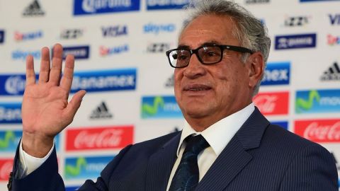 Leonardo Cuellar durante la conferencia de Prensa en la que presentó su renuncia a la selección mexicana femenil de futbol.