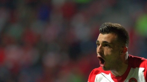 Enrique Triverio celebra su gol ante Liga Deportiva de Quito.