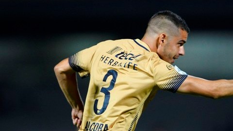 Festejo de gol de Gerardo Alcoba de Pumas.