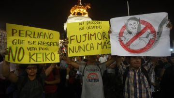 Decenas de miles de personas marcharon hoy en diferentes ciudades de Perú contra la candidatura de Keiko Fujimori a la Presidencia de su país