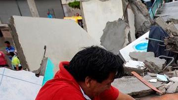 El mundo muestra condolencias a Ecuador tras fuerte terremoto.