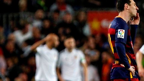 Messi anotó pero no pudo evitar la derrota del Barcelona con el Valencia.