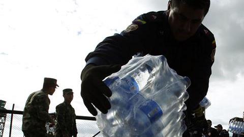 Naciones de Europa y América Latina envían víveres a los damnificados.
