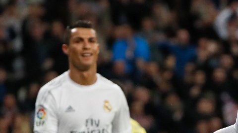 Luka Modric festeja su gol al Villarreal ante la mirada de Cristiano.