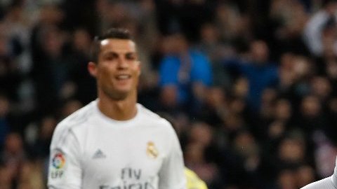 Luka Modric festeja su gol al Villarreal ante la mirada de Cristiano.