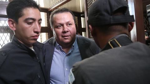 El costarricense Alejandro Jiménez, alias "El Palidejo" (c), y los guatemaltecos Elgin Enrique Vargas Hernández, Wilfred Allan Stokes Arnold, Juan Hernández Sánchez y Audelino García Lima, fueron sentenciados el 7 de abril de 2016, a penas de entre 50 y 53 años de prisión por el asesinato en 2011 del cantautor argentino Facundo Cabral.