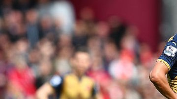 Alexis Sánchez hizo un tanto que de poco sirvió para el Arsenal.