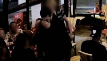 El hecho se reportó en en el restaurante Comptoir Voltaire.
