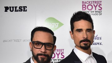 En 1993, juntó a cinco cantantes desconocidos del área de Orlando para formar Backstreet Boys.