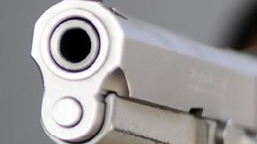 El hombre resultó con laceraciones superficiales en el  brazo izquierdo.