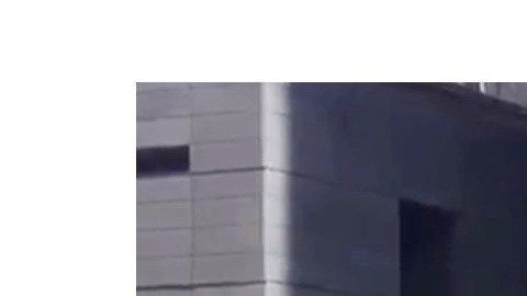 Momentos en que los detenidos eran sacados de uno de los edificios