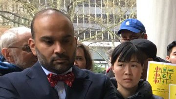 Elizabeth Crowley, concejal dle Comité de Servicios de Justicia Criminal, también acudió a la concentración en City Hall.