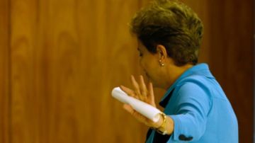 Rousseff volvió a hablar de golpe de Estado este lunes