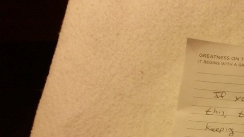 Esta no es el tipo de nota que uno espera encontrar en un  hotel Courtyard Marriott.