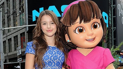 Fatima Ptacek, cuya voz da vida a "Dora", fue expulsada de la escuela por su conducta inapropiada.