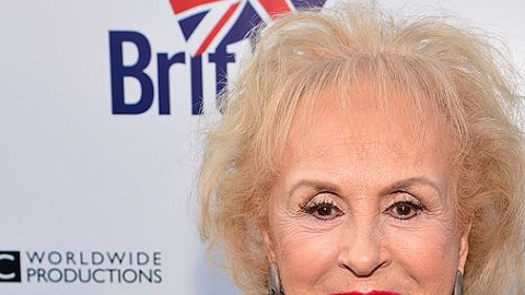 La actriz Doris Roberts murió ayer, confirmó uno de sus hijos.