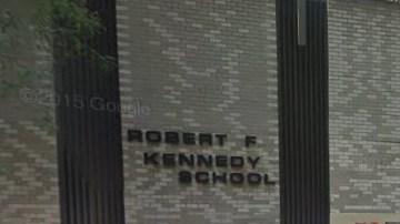 La escuela pública Robert F. Kennedy (169) en la calle 88 East, no cuenta con detector de metales.