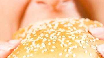 Quienes consumen mucha comida rápida tienden a tener unos niveles de ftalatos en la orina entre un 24 y un 40 por ciento más altos que las personas que raras veces consumen este tipo de comida.
