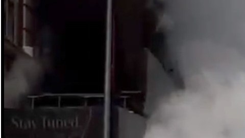 El incidente ocurrió cuando cientos de personas se desplazaban a sus trabajos.