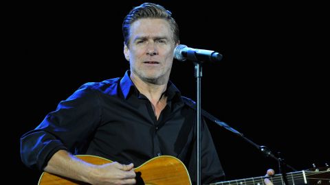 Bryan Adams canceló su concierto en Mississippi como protesta contra la aprobación de la 'Ley de Libertad Religiosa' que entrará en vigor el 1 de julio y que limita los derechos de las personas gays.