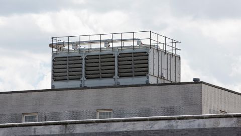 Se estima que en la ciudad hay 3,500 edificios que tienen al menos una torre de enfriamiento.