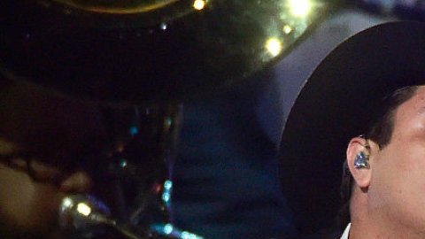 El cantante aseguró que las mujeres que no saben hacer labores domésticas no tienen valor para él.