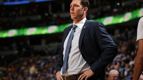 Luke Walton, actual entrenador asistente de los Warriors de Golden State, es el primer favorito para convertirse en nuevo coach de los Lakers.