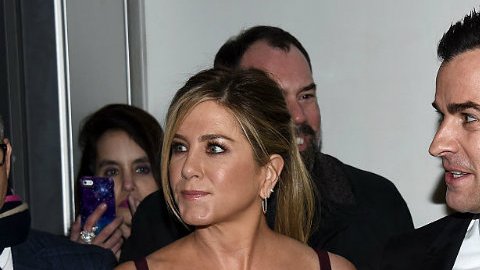 La actriz habría descubierto que su esposo mantiene contacto con su expareja.
