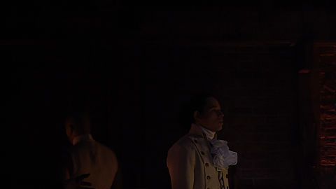 El actor y compositor Lin-Manuel Miranda en el rol protagónico de Hamilton durante la ceremonia de los Grammy.