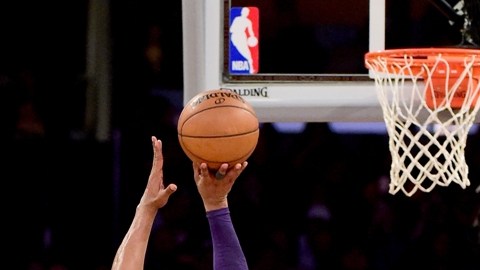 Desde la línea. Así se despidió Kobe Bryant de la NBA.
