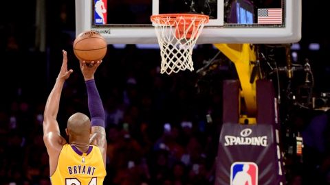 Desde la línea. Así se despidió Kobe Bryant de la NBA.