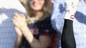 Bryce Harper tras su jonrón 100 logrado en el Nationals Park este jueves.