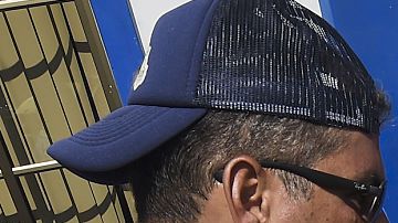 El presidente de Ecuador Rafael Correa conversa con refugiados en Manta, el 19 de abril de 2016, tres días después del sismo.