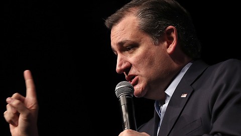 Ted Cruz considera que las personas transgénero son una amenaza para "nuestras esposas e hijas" (Photo by )