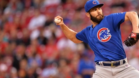 Jake Arrieta, de los Cachorros de Chicago, lanza durante el partido del jueves contra Cincinnati, al que dejó sin hit ni carrera.