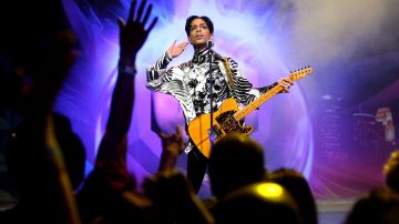 Prince durante un show el el Nokia Theatre en Los Angeles, el 28 de marzo de 2009.