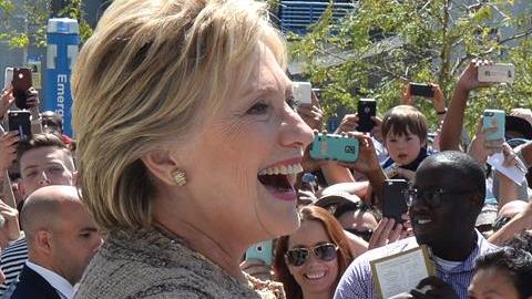 La precandidata presidencial demócrata Hillary Clinton ante sus seguidores. Tiene especial arrastre entre las mujeres.