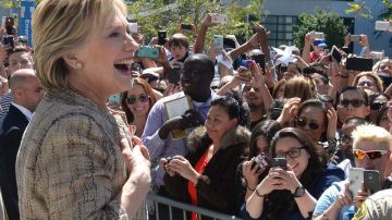 La precandidata presidencial demócrata Hillary Clinton ante sus seguidores. Tiene especial arrastre entre las mujeres.