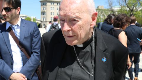 El cardenal Theodore McCarrick confía en que el Tribunal Supremo apoyará los alivios migratorios porque "la fortaleza de EEUU está en las familias, en los inmigrantes".