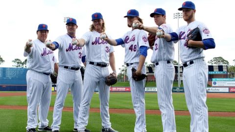 Brazos poderosos: Bartolo Colón, Matt Harvey, Noah Syndergaard, Jacob deGrom, Steven Matz y Zack Wheeler (izq. a der.) .