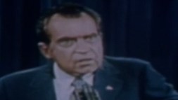 El expresidente Richard Nixon al reaccionar al escándalo Watergate.