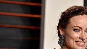 Los actores Olivia Wilde y Jason Sudeikis en una alfombra roja derrochando amor el pasado febrero.