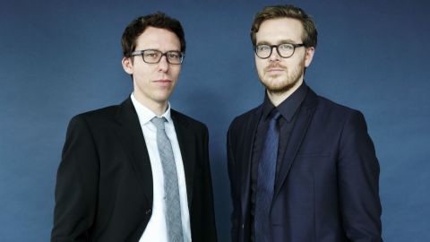 Bastian Obermayer (izquierda) y Frederik Obermaier son periodistas de investigación del diario Süddeutsche Zeitung, en Múnich, Alemania. Hace poco más de un año, recibieron de una fuente confidencial la mayor filtración de documentos de la historia, que terminó en una investigación global con 370 reporteros en 78 países. /