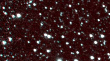 El cometa C / 2014 Q2 (Lovejoy) es uno de los más de 32 cometas fotografiados por la misión de la NASA NEOWISE a partir de diciembre de 2013 hasta diciembre de 2014. Esta imagen del cometa Lovejoy combina una serie de observaciones realizadas en noviembre de 2013.