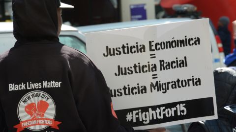 Protesta en Brooklyn contra la violencia racial, económica, de cara a las primarias el martes 19 de abril en NY.