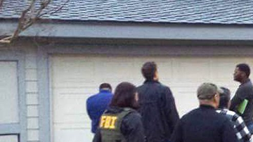 Arrestaron al hermano de Syed Rizwan Farook en su hogar de Corona.