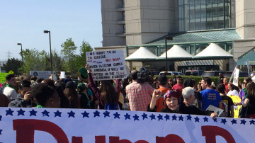 Miles se manifestaron en San Francisco en contra de Donald Trump.