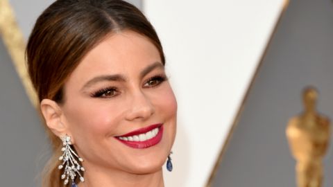 Aunque se ve muy diferente sin maquillar, al natural la colombiana sigue siendo uno de los rostros más bellos de la televisión.