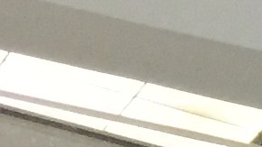 Eric Pallas, presidente y director de Spring Bank en El Bronx con dos clientes,  Adalgisa Rodríguez y Francisco Olivo, dos clientes de la entidad de El Bronx./A.B.N.