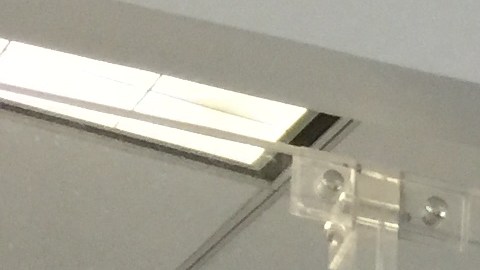 Eric Pallas, presidente y director de Spring Bank en El Bronx con dos clientes,  Adalgisa Rodríguez y Francisco Olivo, dos clientes de la entidad de El Bronx./A.B.N.